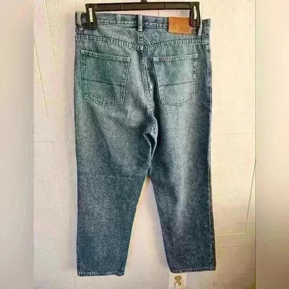 Nautica Relaxed Fit  Mid-rise Straight Leg Medium Wash Jeans Size 32W x 30L EUC - Picture 6 of 12